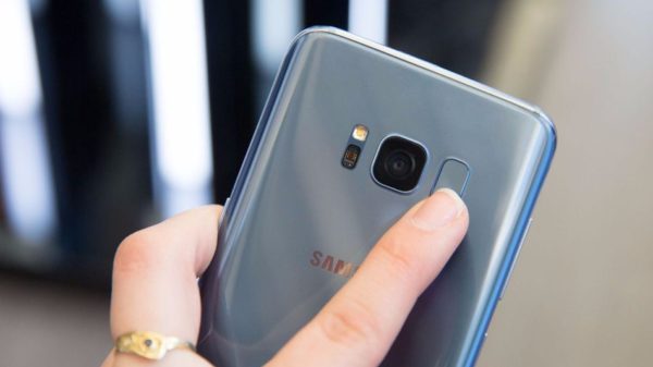 Galaxy S8 primjer je loše pozicije senzora otiska prsta.